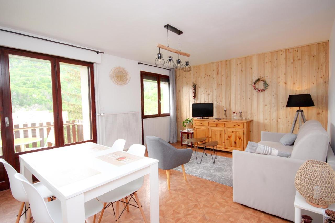 Coquet Appartement Type 2 De 56 M² En Centre Ville Briançon Exteriör bild